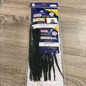 Freetress Braid Senegal Twist large synthetic hair extensions, in color #4